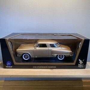 1950 Studebaker Champion Die Cast Model Car Dark Gold Road Signature 1:18